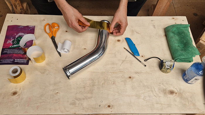 lay the edge against the flat of the pipe