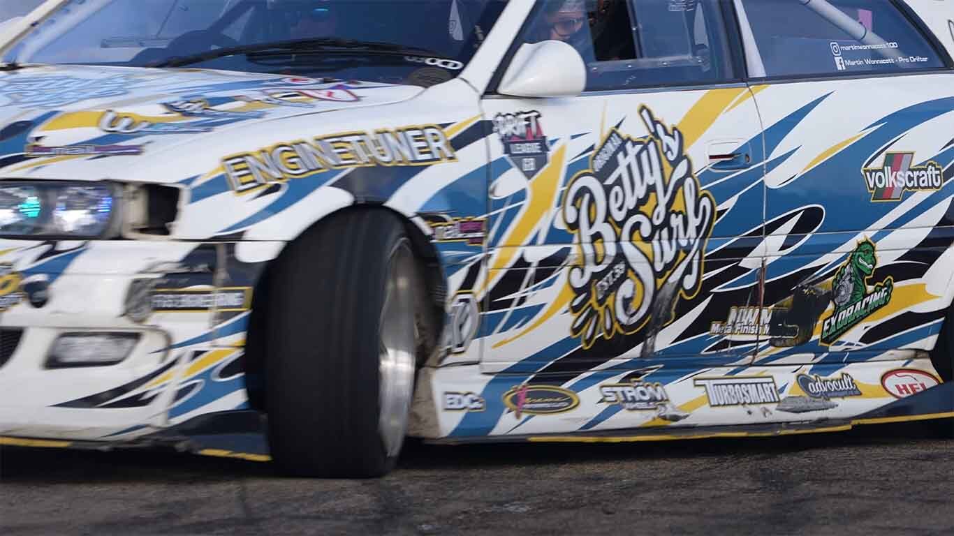 Martin Wonnacott drifting his Toyota Chaser sideways