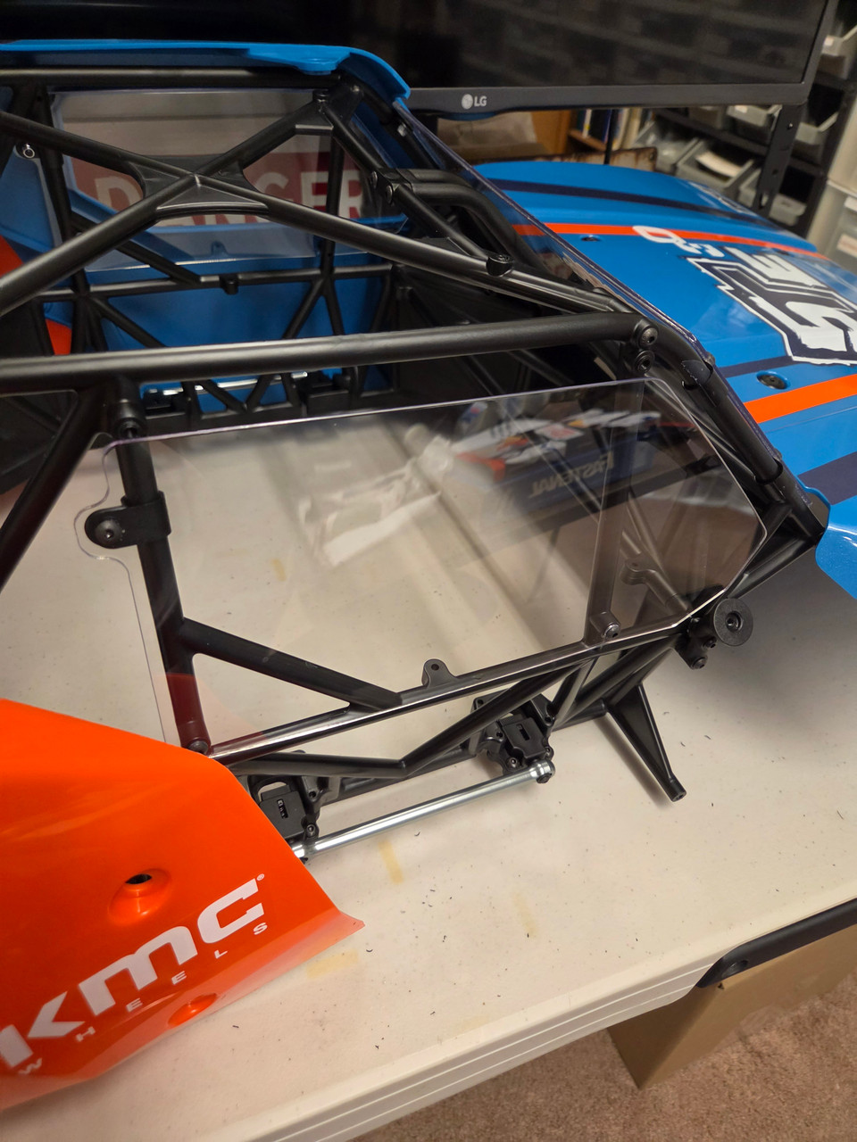 Replace the stock netting on your 5ive-TE 3.0 with these sweet windows from Fullforce RC!  Just peel off that plastic film and show off that crystal clear window.