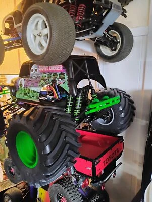 Customer installed green dual rates on his Grave digger E-MAXX.  Perfect color choice.