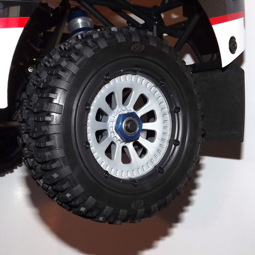 5iveT axle caps come in a set of 4.  Fits the 5ive-T original and 2.0 versions as well as the new 5ive-TE 3.0!