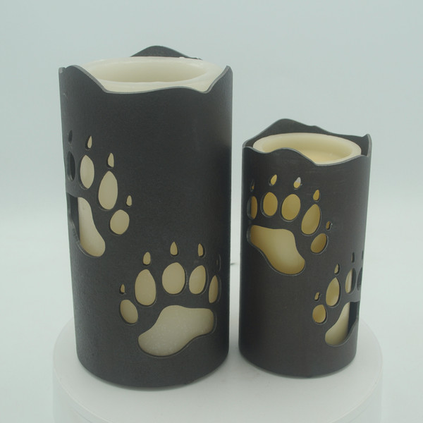 Showing the two available sizes.