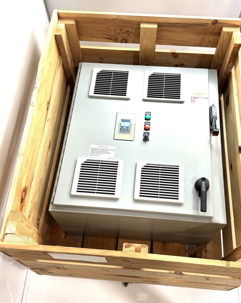 Yaskawa CIMR-AU5A0099FAA Enclosed HP 100   VAC 600 NB15271161A Variable Drive