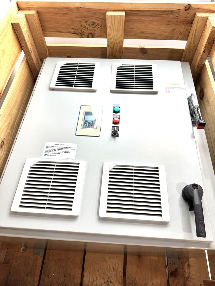 Yaskawa CIMR-AU5A0099FAA Enclosed HP 100   VAC 600 NB15271161A Variable Drive