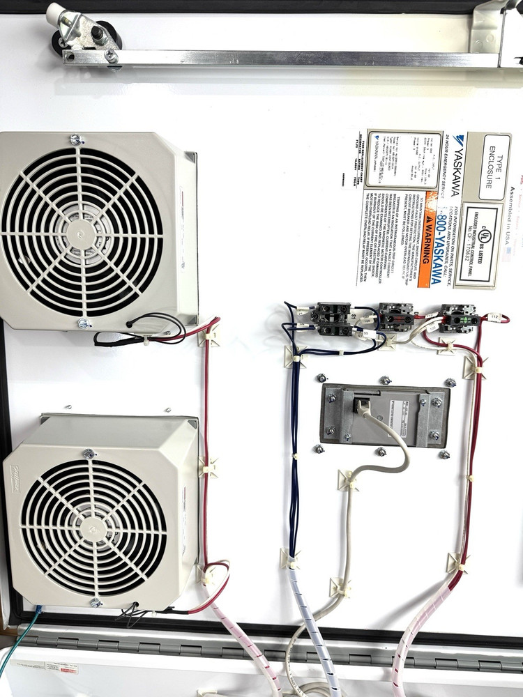 Yaskawa CIMR-AU5A0099FAA Enclosed HP 100   VAC 600 NB15271161A Variable Drive