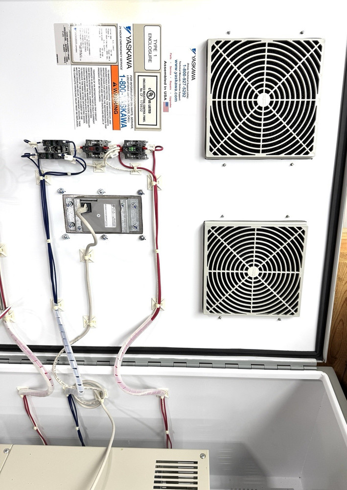 Yaskawa CIMR-AU5A0099FAA Enclosed HP 100   VAC 600 NB15271161A Variable Drive