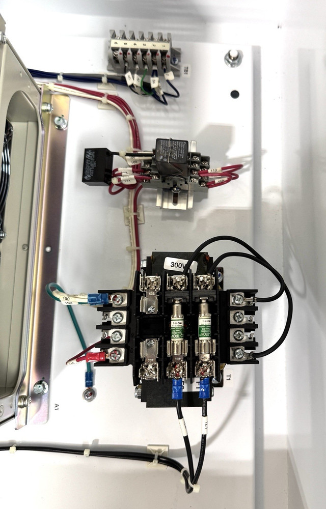 Yaskawa CIMR-AU5A0099FAA Enclosed HP 100   VAC 600 NB15271161A Variable Drive