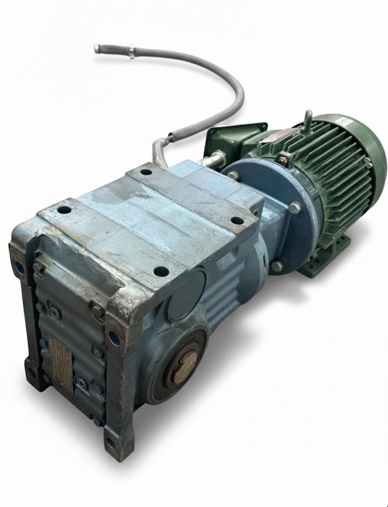 Sew-Eurodrive KA77BAM184 Helical Gear Reducer w/ Toshiba B0054FLF2AYH 5HP Motor