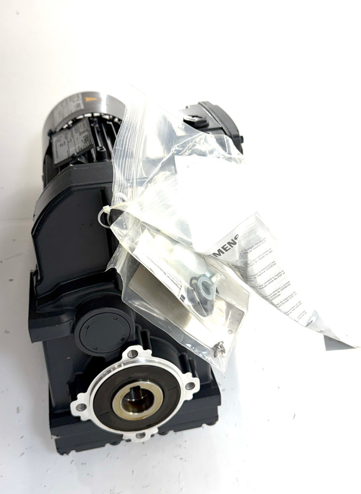 Siemens 2KJ3401-5BC22-4AK1-Z FDA29-LE63MEB4E-L4N Gearmotor