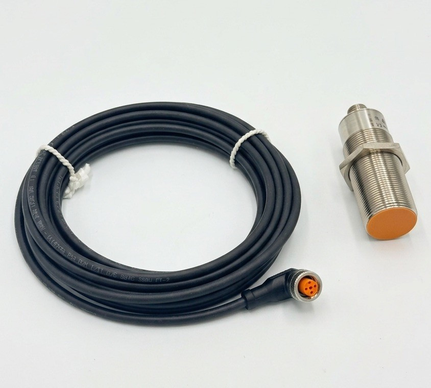 IFM KI5085 Capacitive Sensor IP65 W/ EVC008 Connector Cable