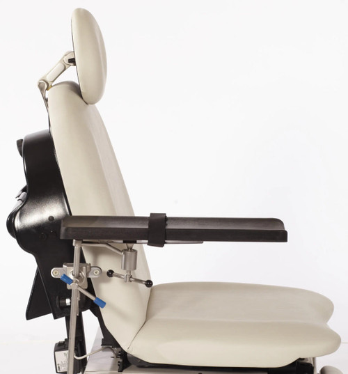 New UMF Procedure Chair Fixed Arm Board Package for 5200, 4040/4070, 4010/4011/5016 series. Package Includes Universal Accessory Rail, Clamp and Fixed Armboard from Medera Medical