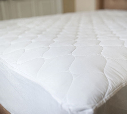 Must Have Protective Queen Size Mattress Pad Polyester and Cotton Blend Queen Bedding Essentials