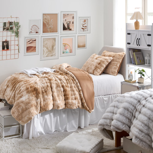 Chunky Bunny Spotty Yoga - Coma Inducer® Twin XL Comforter - White Tan