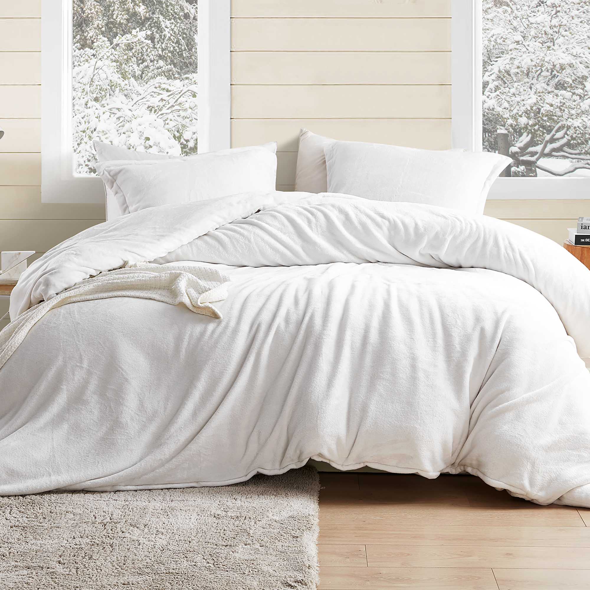 Easy to Clean Lightweight King XL Duvet Cover Set with Matching Off White King Pillow Shams