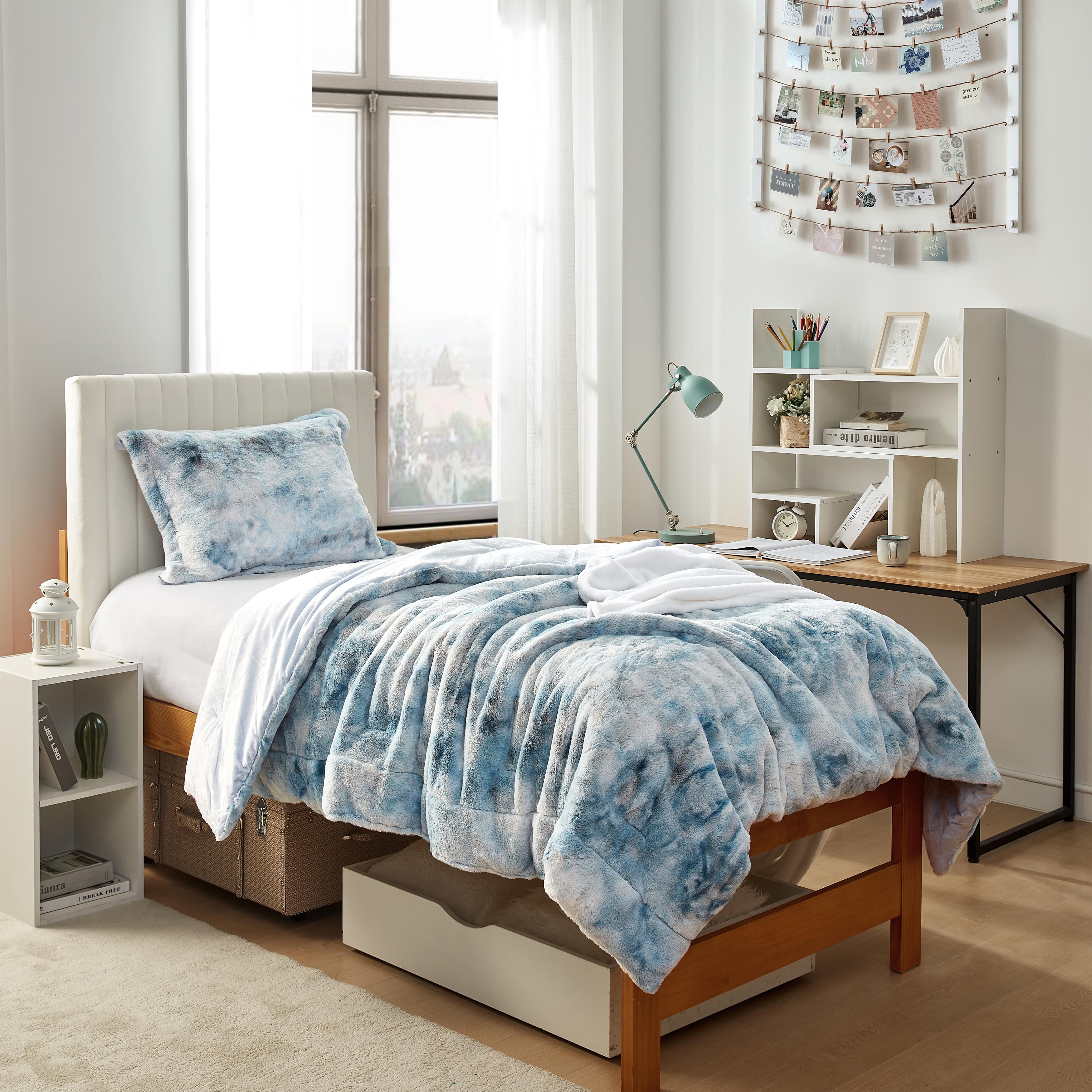 Multicolor Twin XL Comforter Set with Matching White and Blue Standard Sham Single Unit