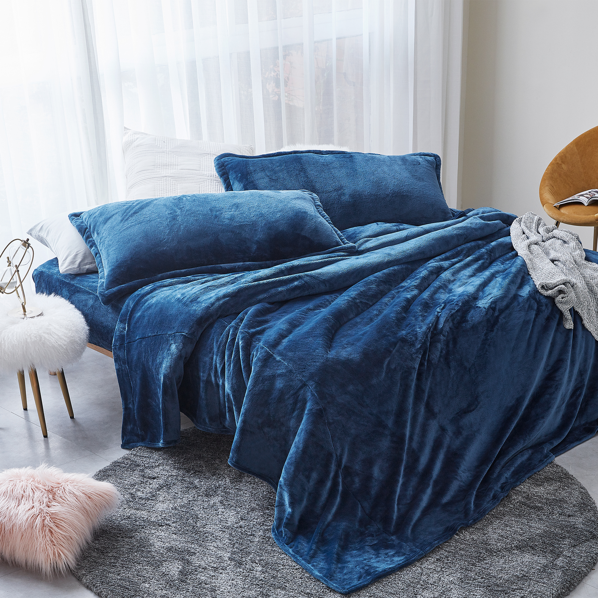 https://cdn11.bigcommerce.com/s-2rfgyth3m1/images/stencil/original/products/26336/128804/me_sooo_comfy_sheet_set_king_nightfall_navy3__2__45470.1668615461.jpg