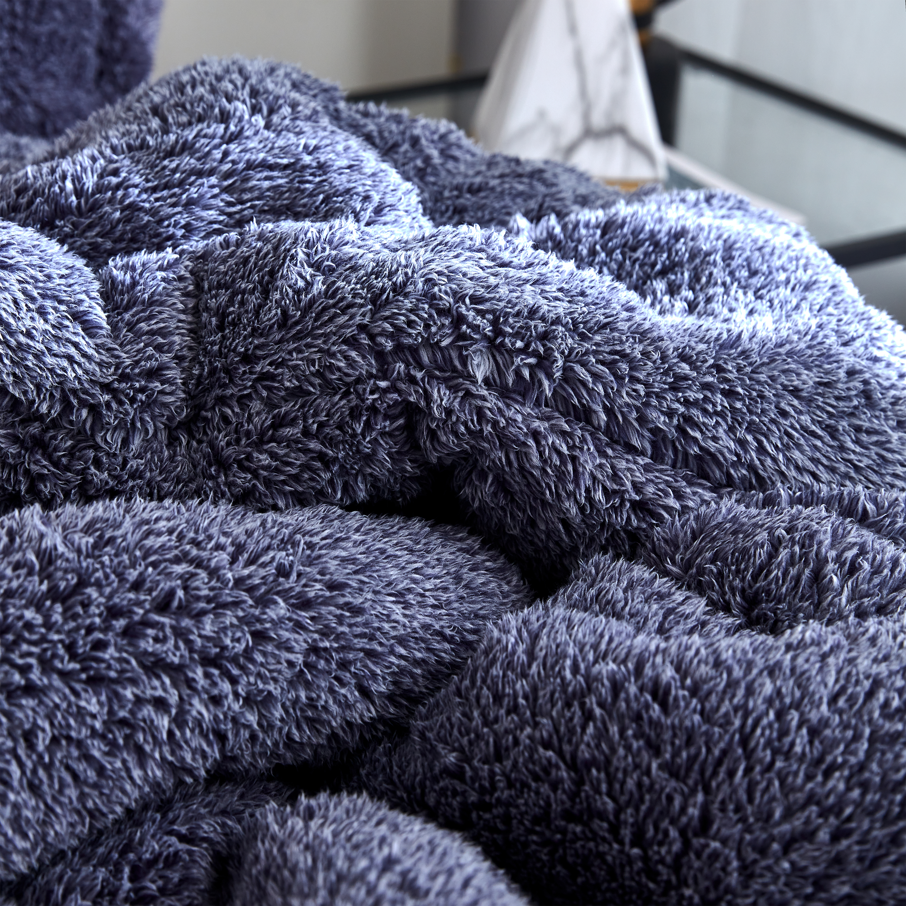 Machine Washable Queen Bedding Accessories Extra Large Queen Plush Comforter Made with Ultra Soft Bedding Materials