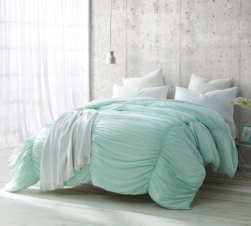 Super Soft Microfiber Extra Large Full Comforter with Trendy Textured Design in Hint of Mint Green Color