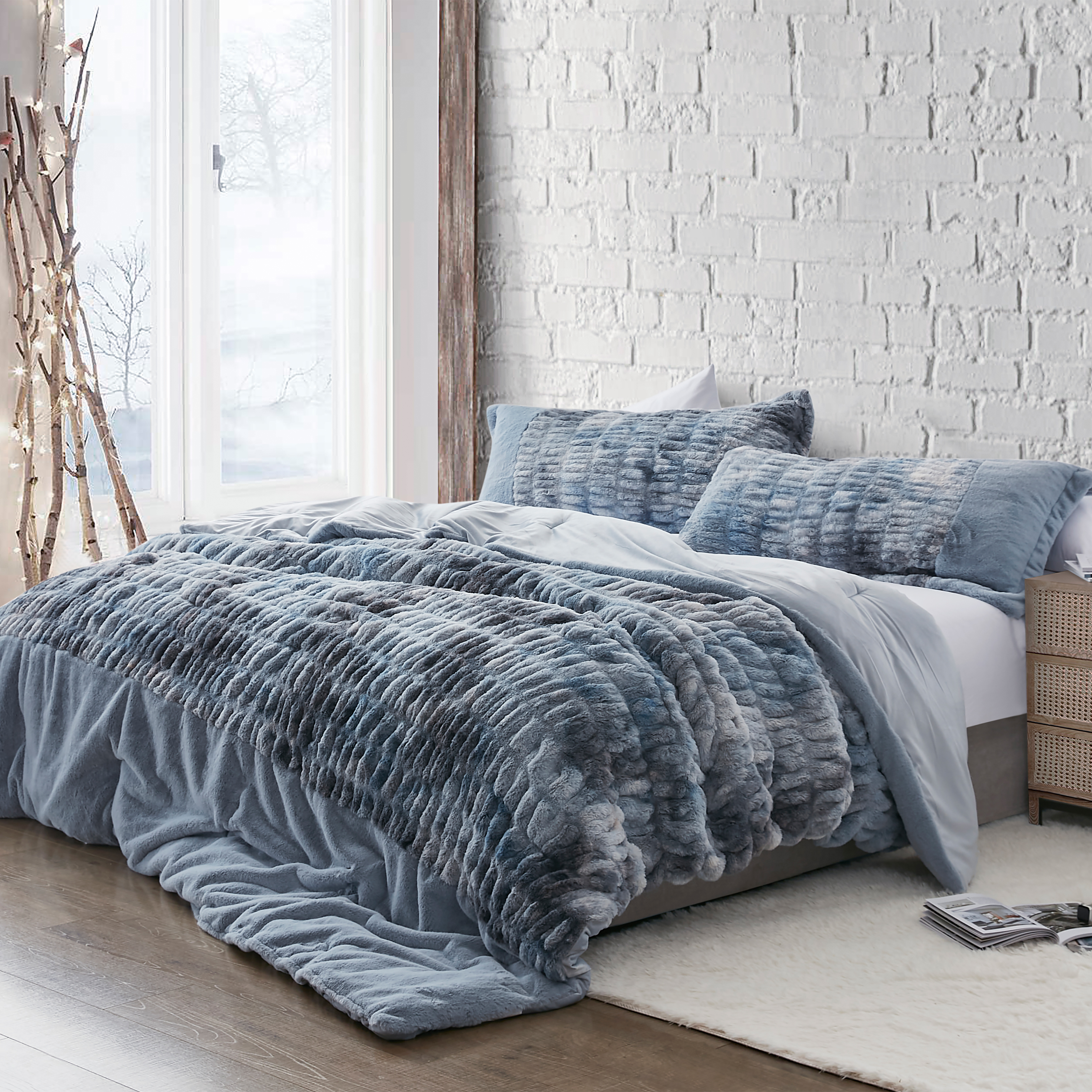 Machine Washable Plush King Extra Large Comforter Made with Cozy Faux Fur  Bedding Materials