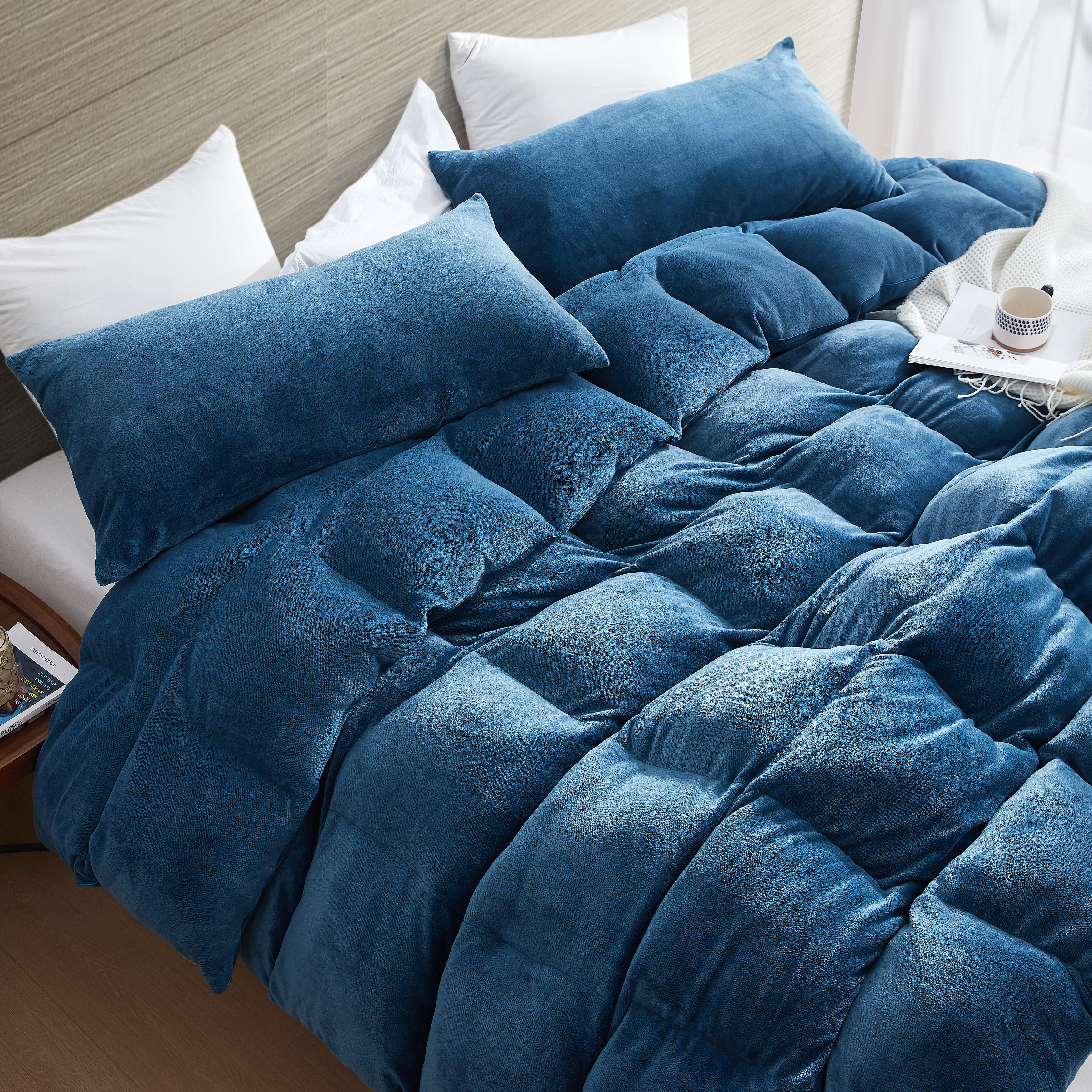 Luxury Queen Bedding Set Coma Inducer Bedding Essentials Extra Thick Queen Comforter and Standard Size Pillow Shams