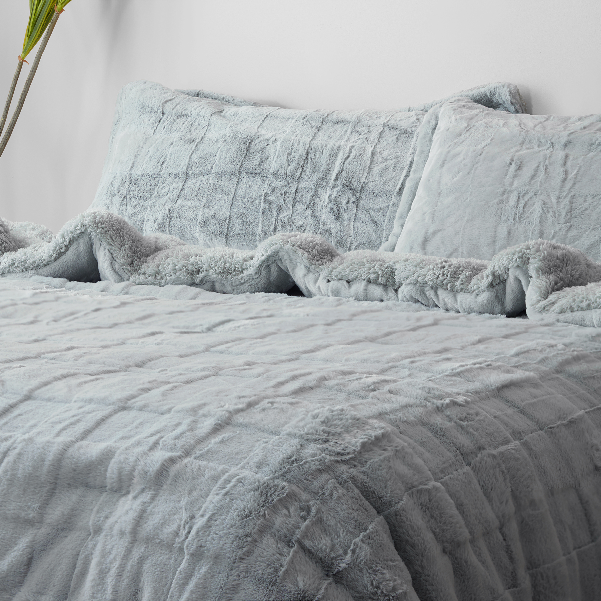 Cut n Sew Chunky Bunny - Coma Inducer Oversized King Comforter - Gray Pistachio