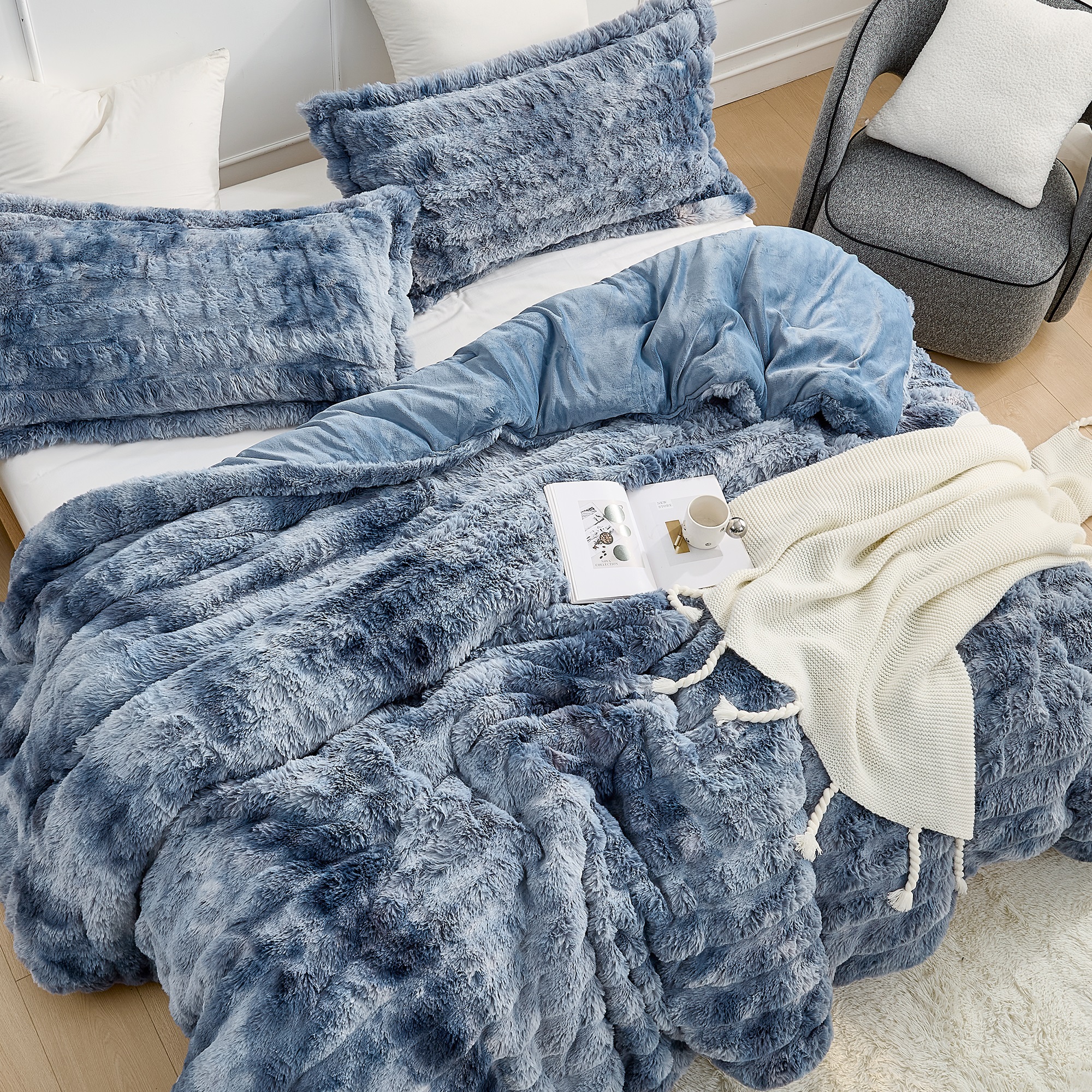 Snowball Chunky Bunny - Coma Inducer® Oversized King Comforter Set - Midnight Moon