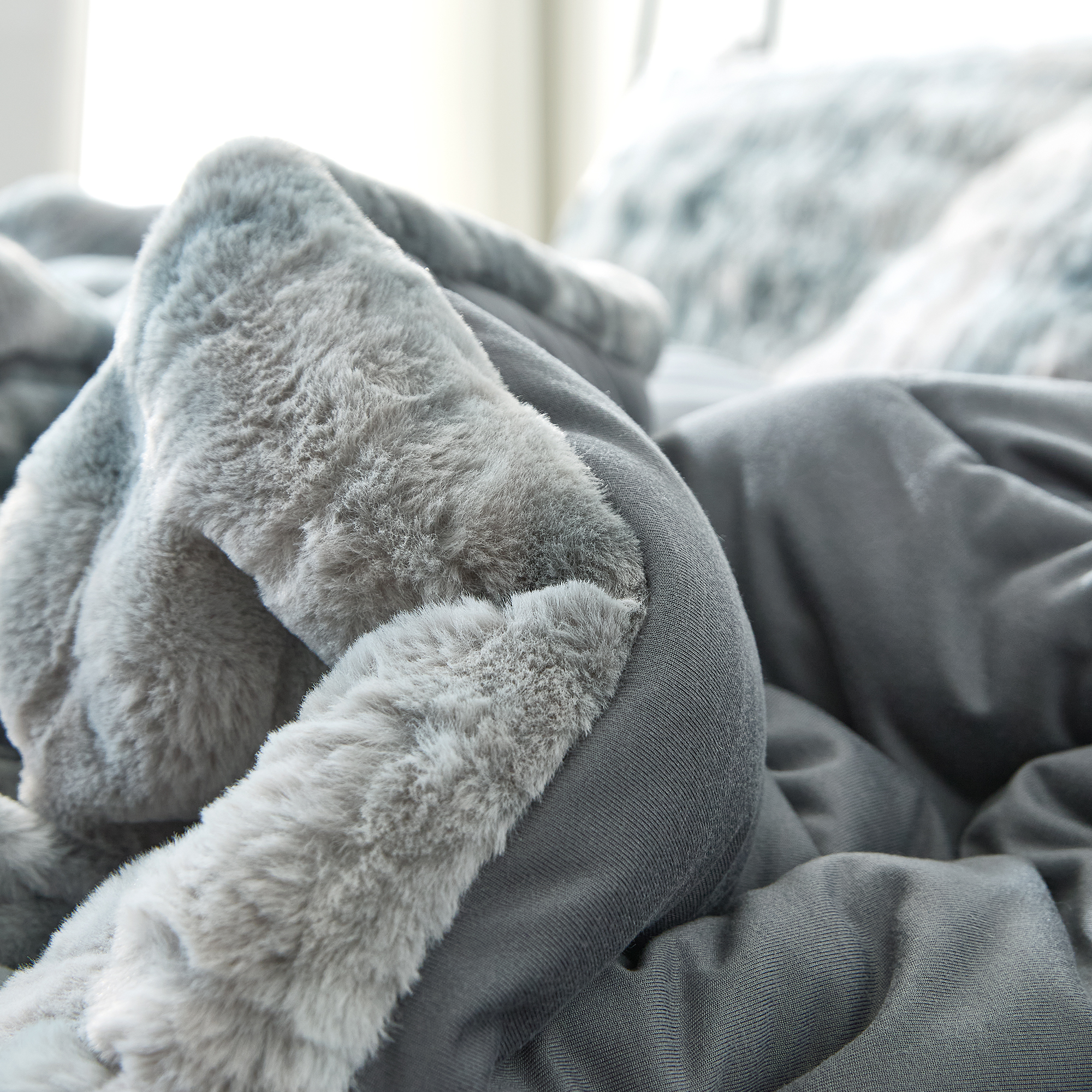 Chunky Bunny Spotty Yoga - Coma Inducer® Oversized Queen Comforter - White Gray