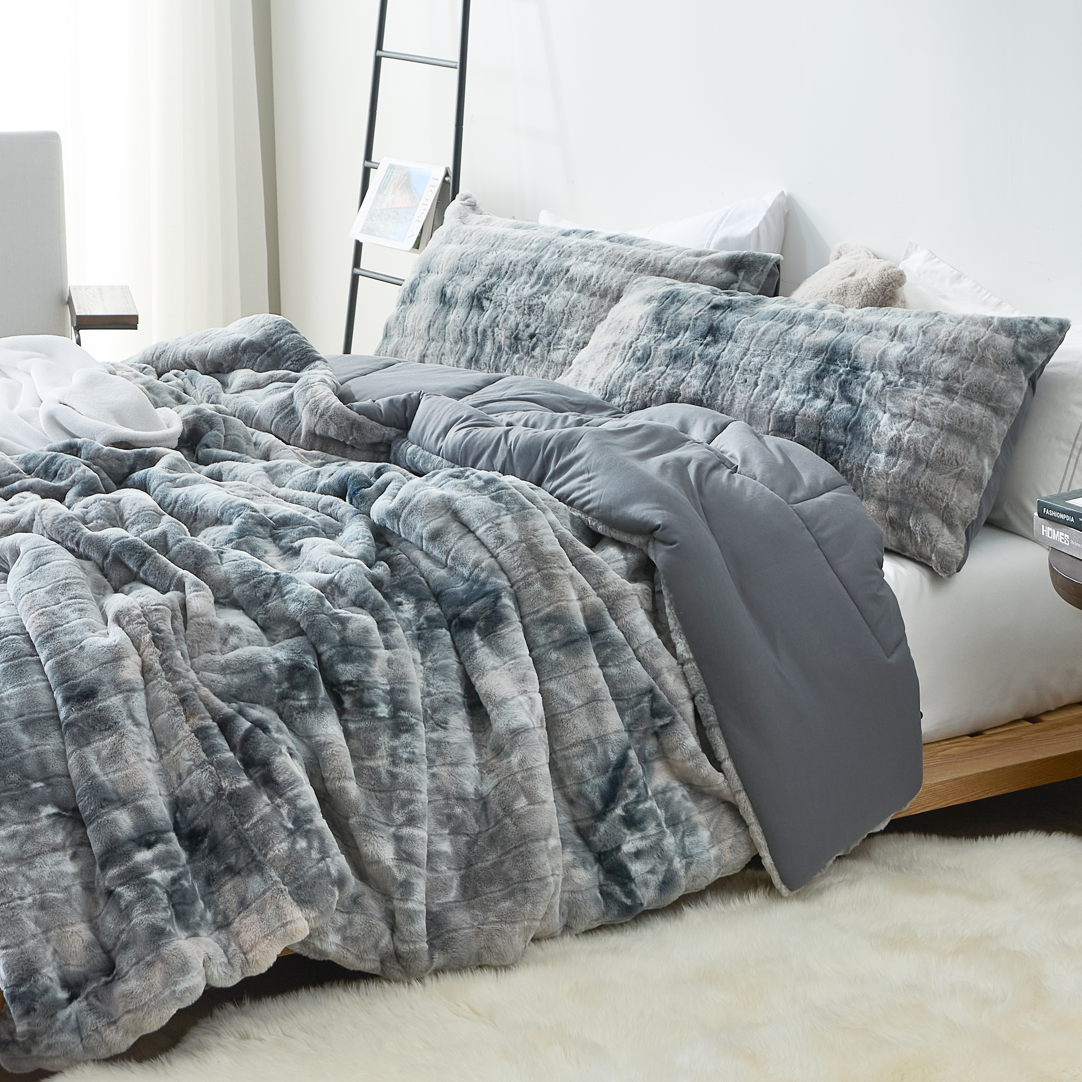 Chunky Bunny Spotty Yoga - Coma Inducer® Oversized Queen Comforter - White Gray