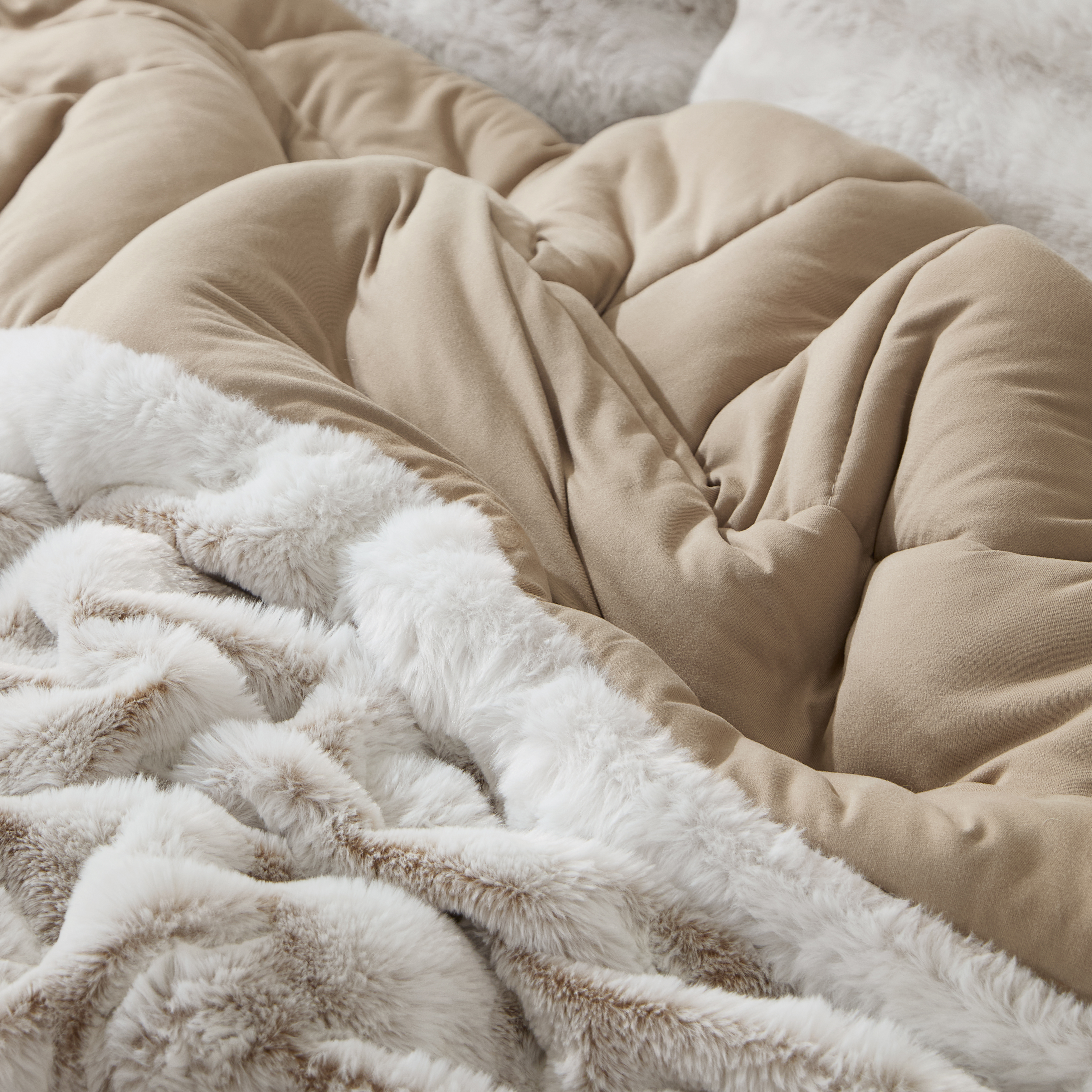 Jelly Rolls Chunky Bunny - Coma Inducer® Oversized Comforter - Frosted Latte