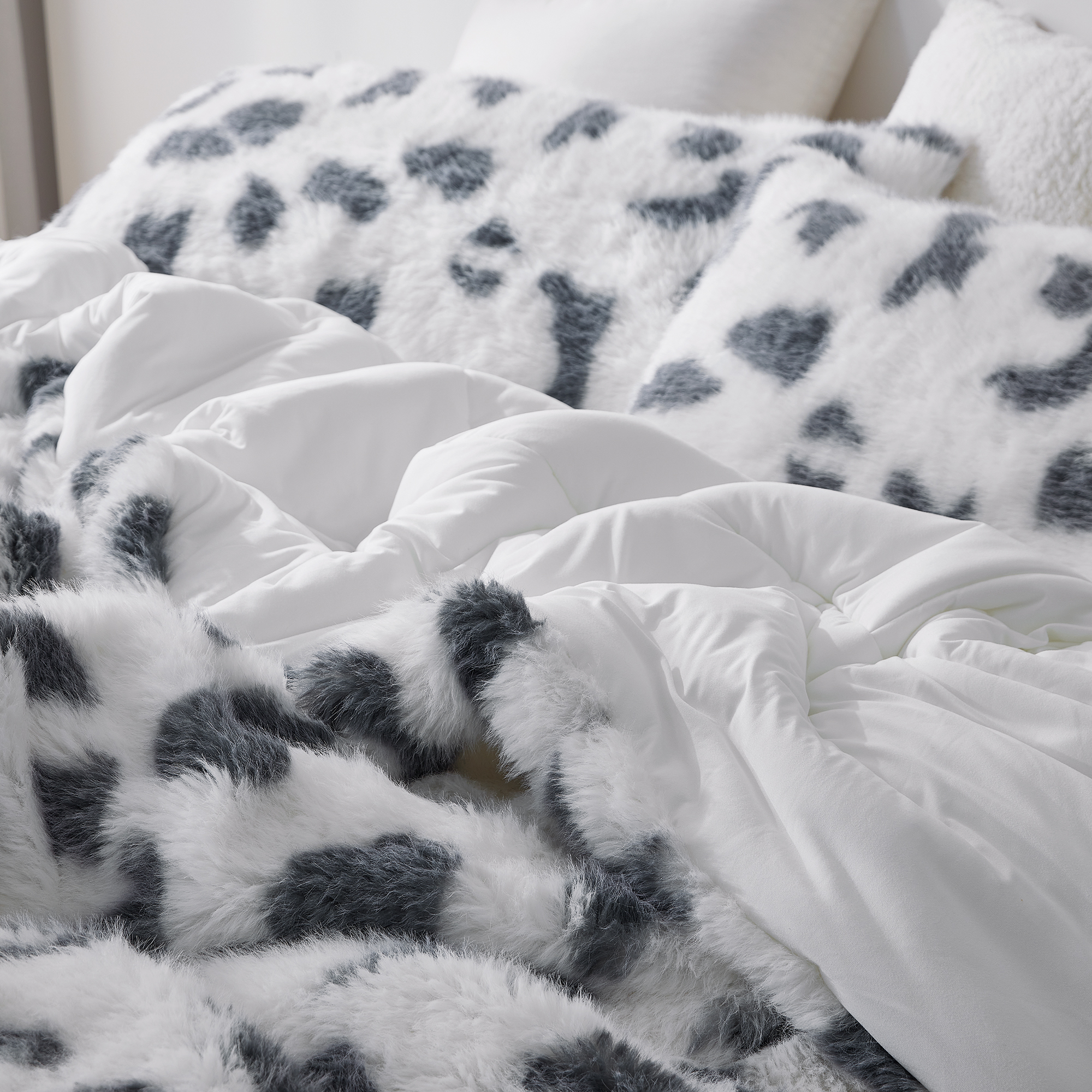 Highland - Coma Inducer® Oversized King Comforter - Purply Gray
