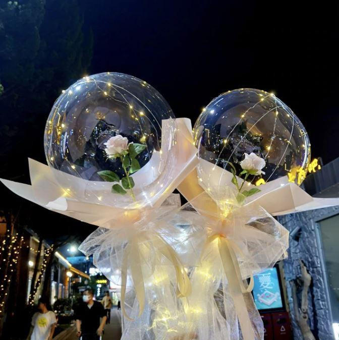 Bouquet de 2 roses éternelles avec ballon lumineux LED + Gonfleur