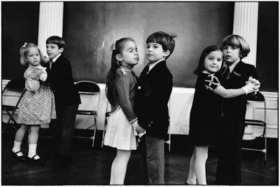 PORTFOLIO I: NEW YORK CITY, 1977 BY ELLIOTT ERWITT