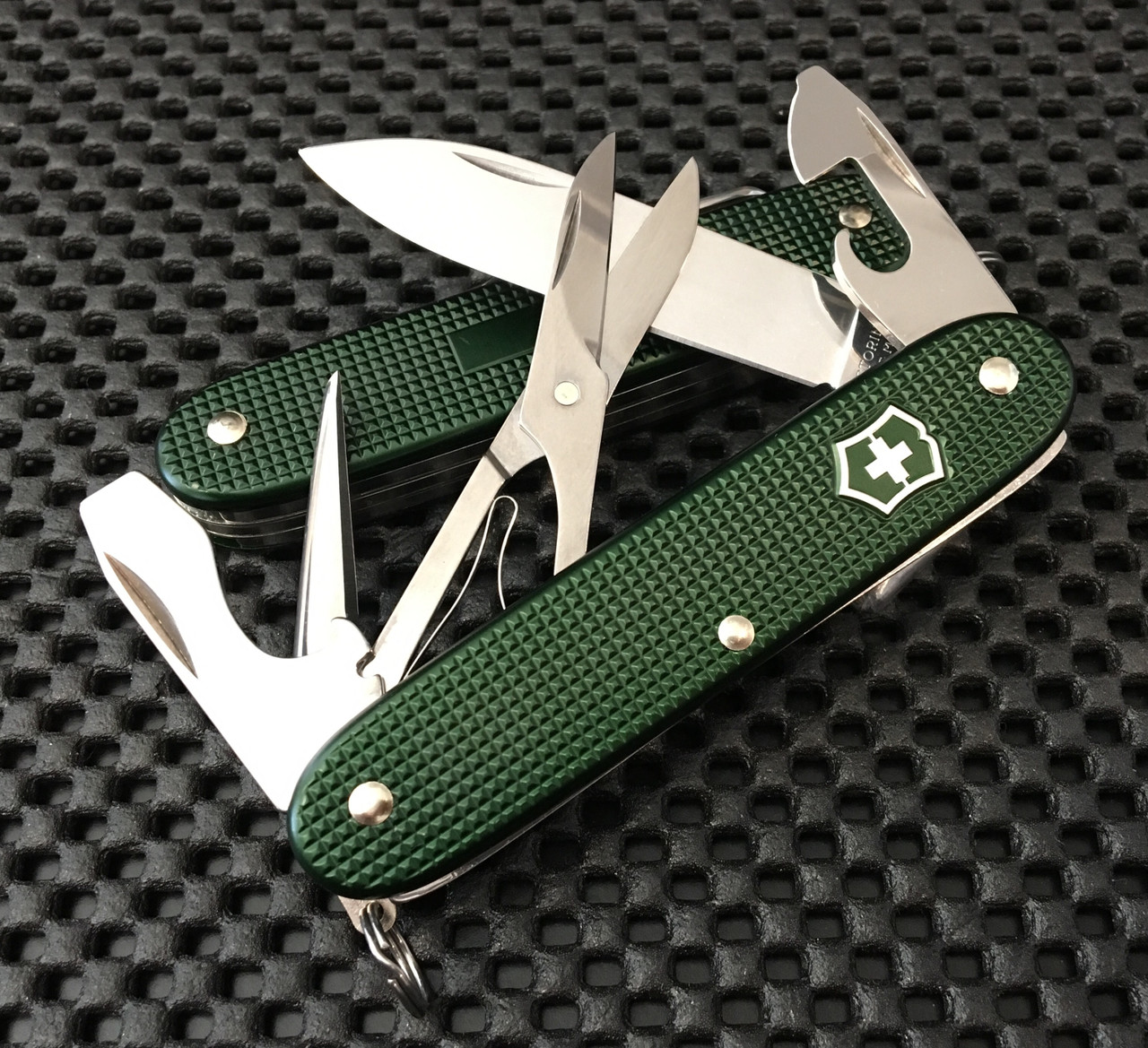 Victorinox Swiss Army 0 8231 24 CS Pioneer X 93mm 3 66 Green ALOX   Sa.0.8231.24.CS  56810.1557346925 