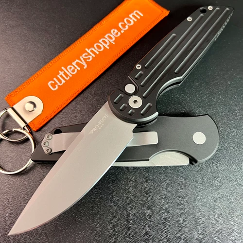 PRO-TECH TR-3 TACTICAL RESPONSE 3 AUTOMATIC. 3.5" BLASTED FINISH 154CM BLADE. BLACK ANODIZED 6061-T6 ALUMINUM HANDLE w/GROOVES. CUTLERY SHOPPE