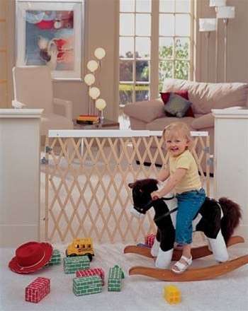 expandable swing gate