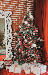 4 Benefits of Artificial Christmas Trees