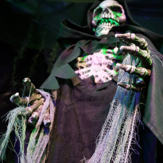 5.5-Ft. Standing Stretching Reaper Animatronic