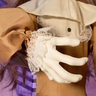 5.4-Ft.Standing Pop-Up Creepy Lady Animatronic