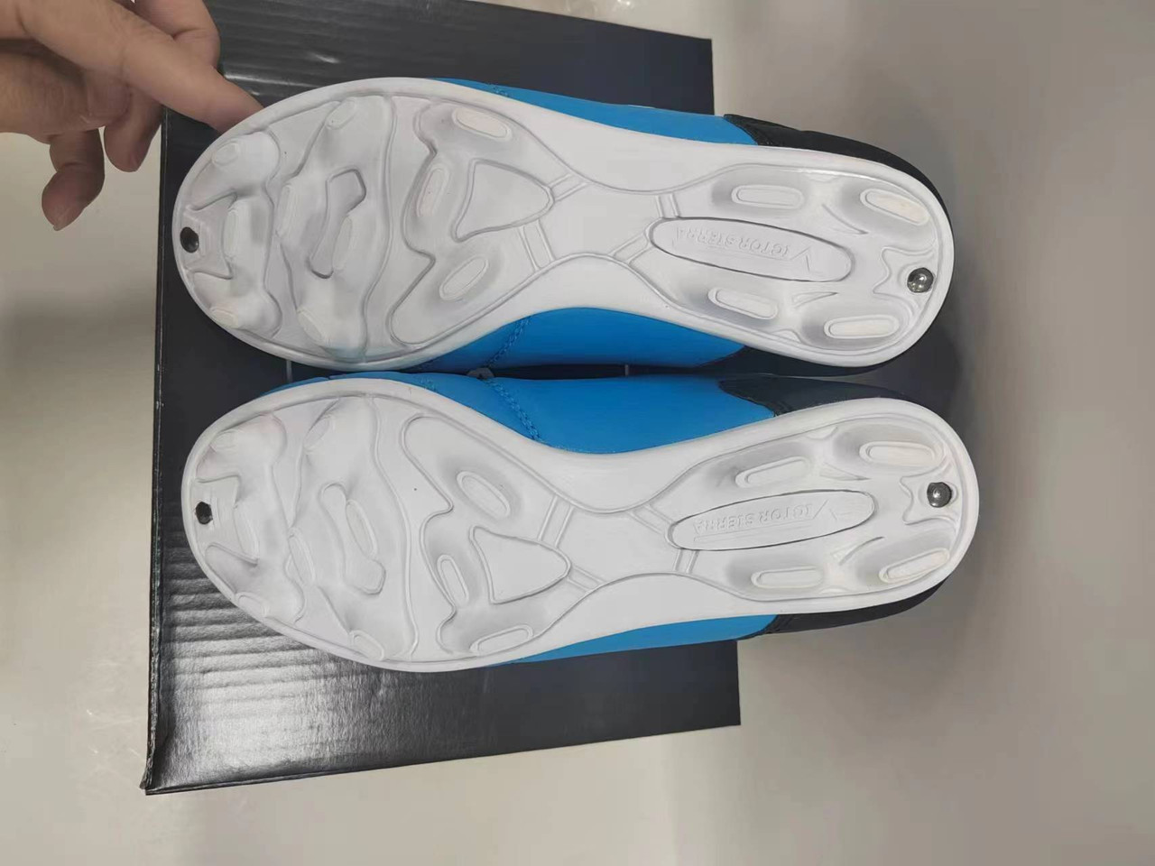 Bulk 12 Pairs size 8C  - Victor Sierra Kids Cattura MD Jr Soccer Shoes Columbia Blue
