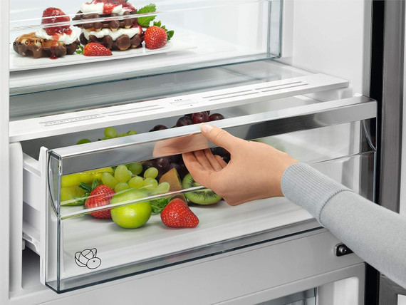AEG RCB632E3MW 59.5cm 60/40 Fridge Freezer - White