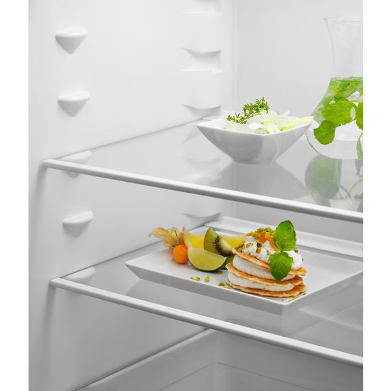 Zanussi ZNLK18ES3 Built In Low Frost 70/30 Integrated Fridge Freezer - White
