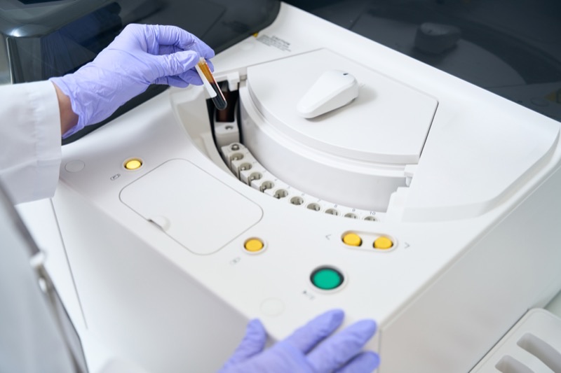Clinical and biomedical equipment