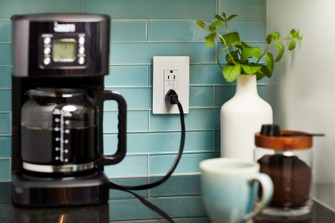 radiant Tamper-Resistant 15A Duplex Self-Test GFCI Receptacles with SafeLock Protection in White (246|1597TRW)