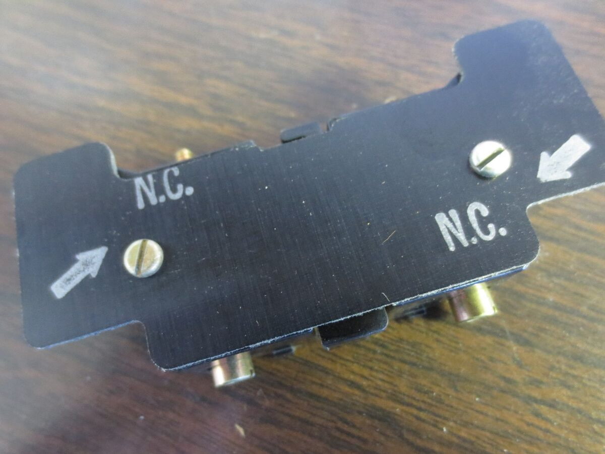 Contattore Magnetico GE CR205B022 - Misura 0, 3 Poli - Nuovo (Scatola Aperta)