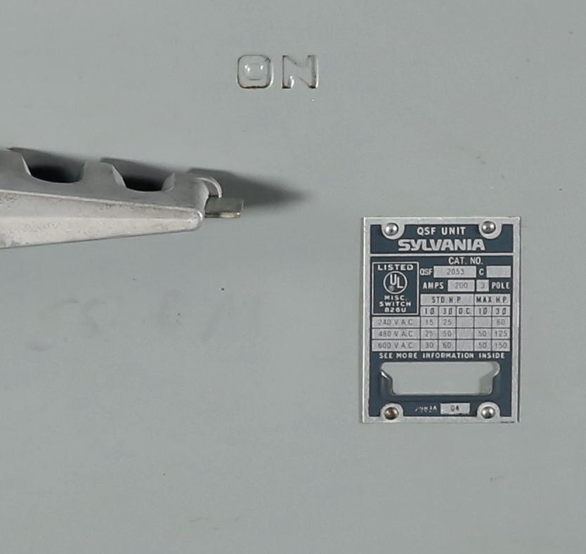 QSF2053 Sylvania/Challenger 200A Fusible with w/Handle on the door