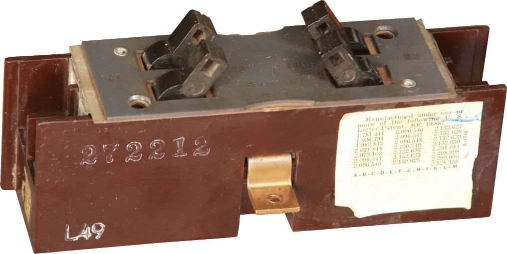 Type MB, CIRCA 1950 4 POLE MULTI-BREAKER MB