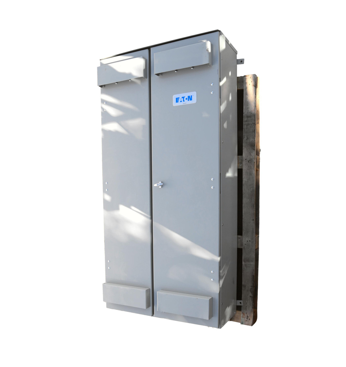 800A Panelboard 65kAIC Main Breaker
(Enclosure Unit) Also includes 30 Cir. 800A Main Breaker Interior)
