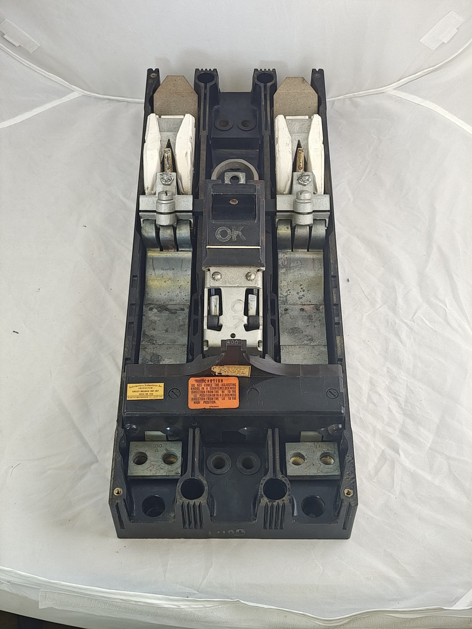 L2400 Obsolete Westinghouse
Single Phase Breaker Frame Configuration L2400 Obsolete Westinghouse
Single Phase Breaker Frame Configuration