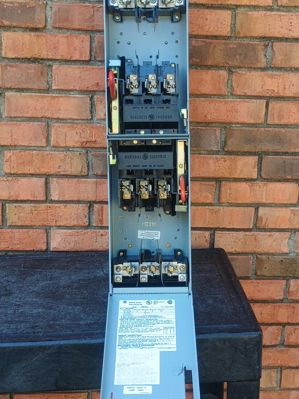 ADS36100HS 100A 600V Fusible
Inside fusible View