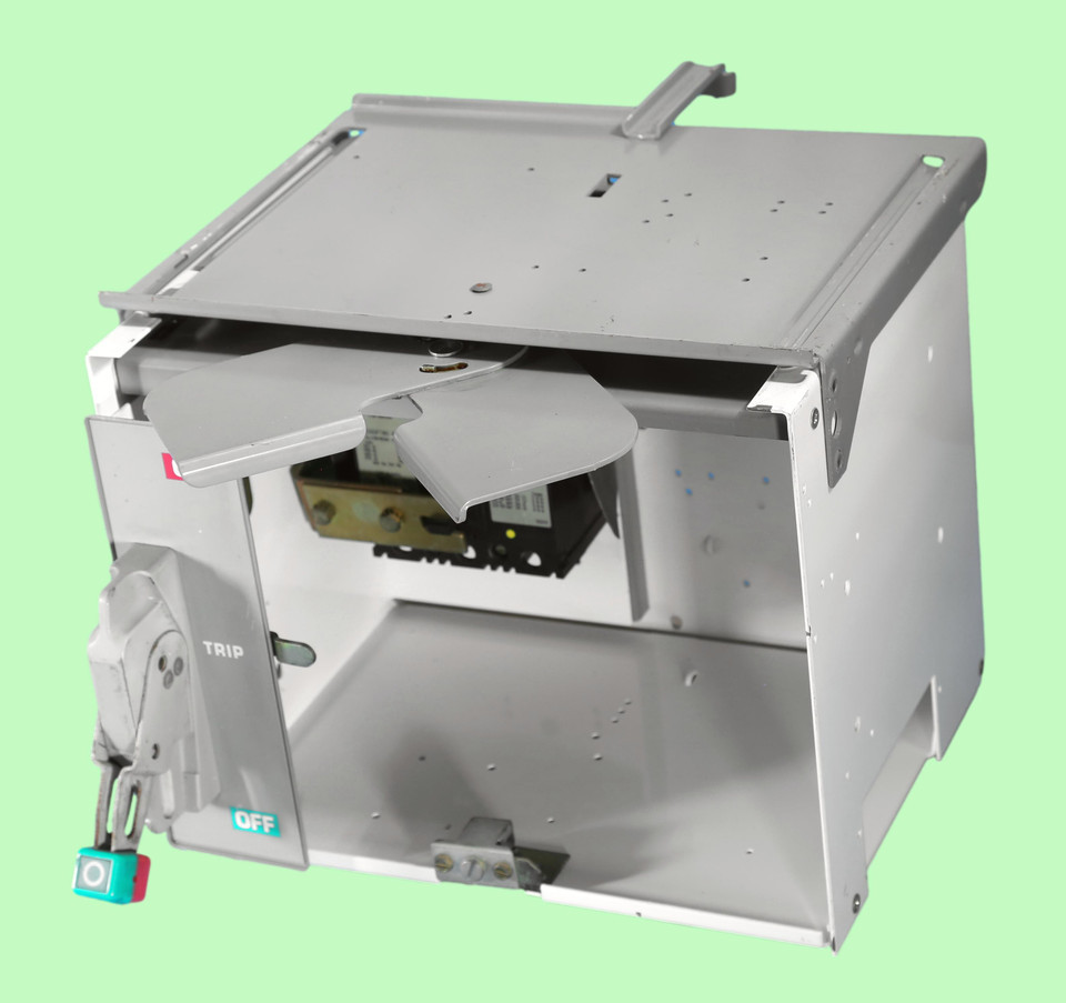 Model 6 MCC Feeder Bucket
w/Shelf
